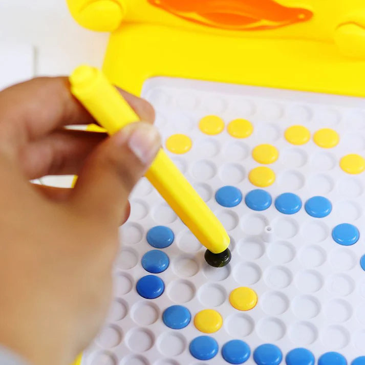 لوحة الإبداع المغناطيسية للأطفال – Magnetic Dot Art Board